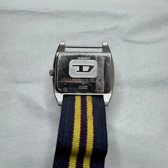 Y2K Diesel 5 Bar DZ-2059 Men’s Watch – Yellow/Blue Canvas Strap, Quartz Movement - Picture 5 of 8